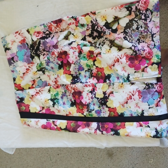 Spense pansy floral pencil skirt Size S, side zip, nwt - Picture 6 of 6